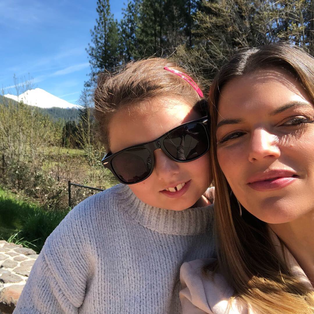 teslamom_usa's tweet photo. #mountShasta The next #TeslaMomRoadTrip is well underway! It’s just getting more and more beautiful the further north we drive! #teslaroadtrip #teslamom #springbreak #roadtrippin https://t.co/vzaMgu3Huj