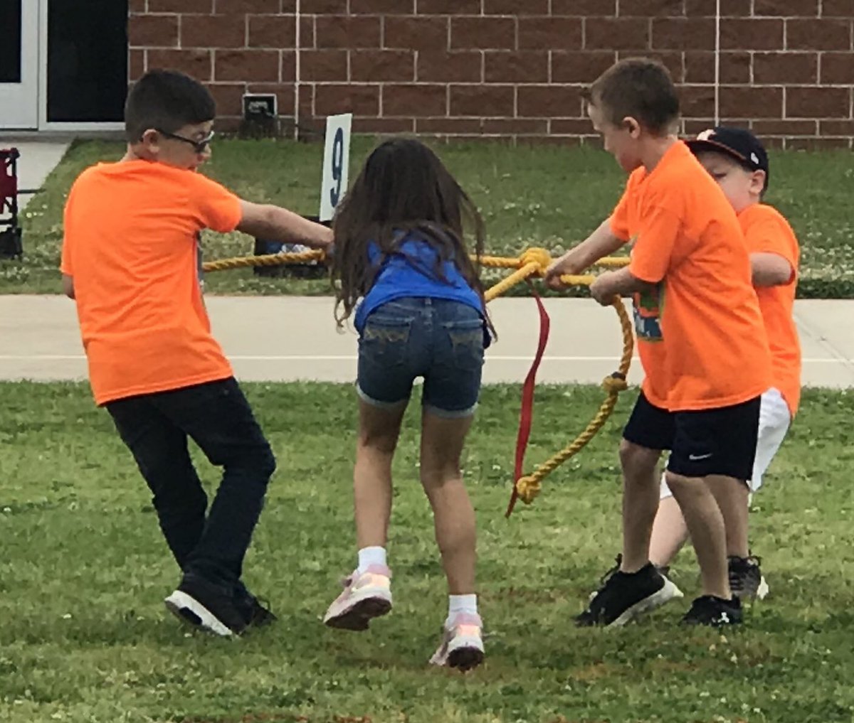 MrsJenJoyner's tweet photo. Field day fun #campsupersecond @BernshausenKISD https://t.co/UDGKIEVh4z