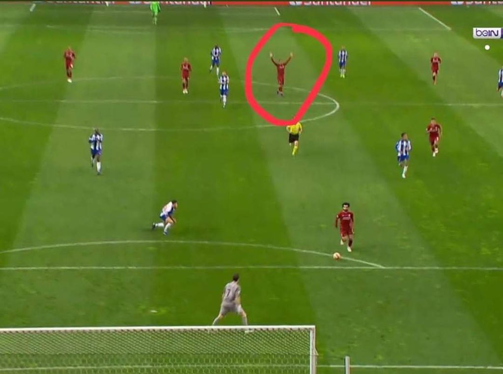 SamueILFC's tweet photo. Van Dijk celebrating early for Salah’s goal 😂🙋‍♂️ https://t.co/WAto6Go4a4