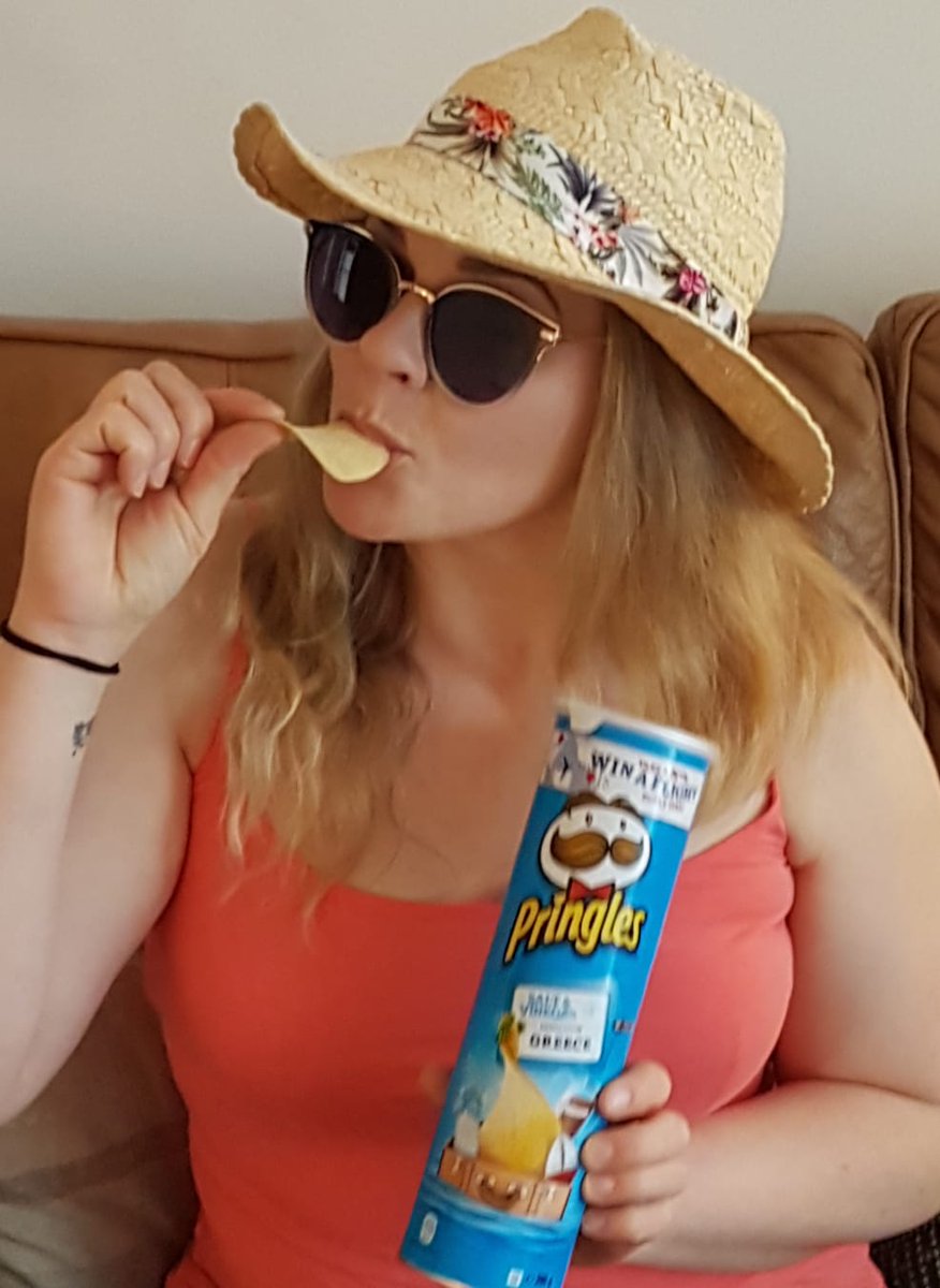 TaraBoom21's tweet photo. Please fly me away @Pringles_UK ✈✈#PringlesTakeABite https://t.co/lXqa37wk7z