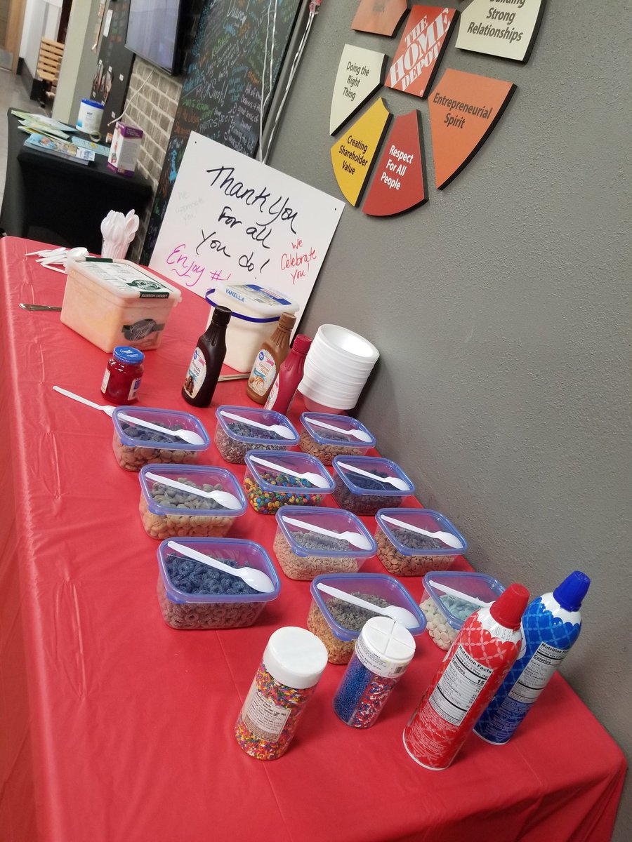 Penguingirl75's tweet image. Just because!! No better way to celebrate #teamg3 awesome associates than an Ice Cream Bar!! Yum!!! Thanks for all you do! @OrangeLiving10 @jacki_mccord @depochic1