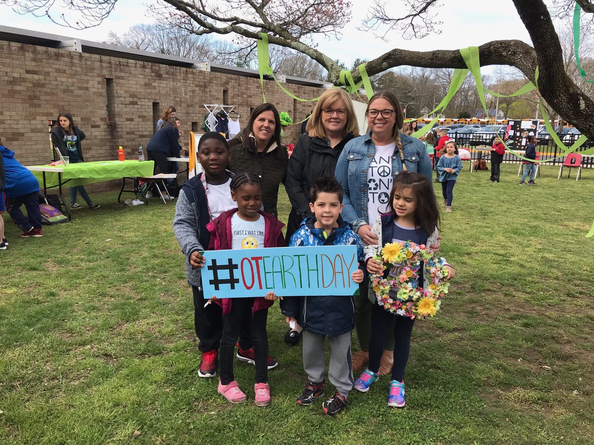 misslaurynOTES's tweet photo. Had a wonderful morning celebrating Earth Day at OTHS. We learned all about recycling, energy and we even planted some Spider Plants. 🌱 Thanks for having us! #OTESPRIDE #OTESfutureready #SpartanLegacy #FuturereadyNJ https://t.co/im5NK2SZSB