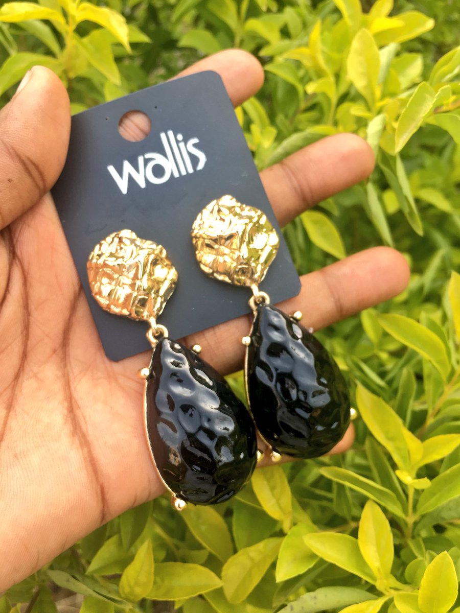 You have an upcoming event and I think you should wear one of these Slay different!!! Statement Earrings.Price : 2500Delivery to your door step Pls send a Dm to order