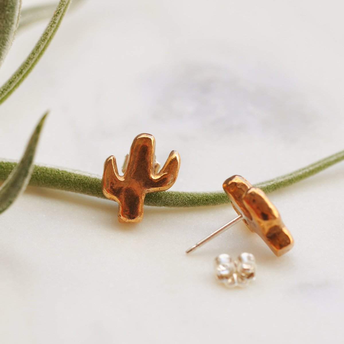 etsydallas's tweet photo. Valerie loves exploring techniques for #valeriemorgandesigns. Can’t wait to see what she has for y’all at the 2019 Etsy Dallas Spring Bash on May 4. We’ll see y’all at the Bash! #2019SpringBash #handmadejewelry #dallas https://t.co/raS1zzIa9o
