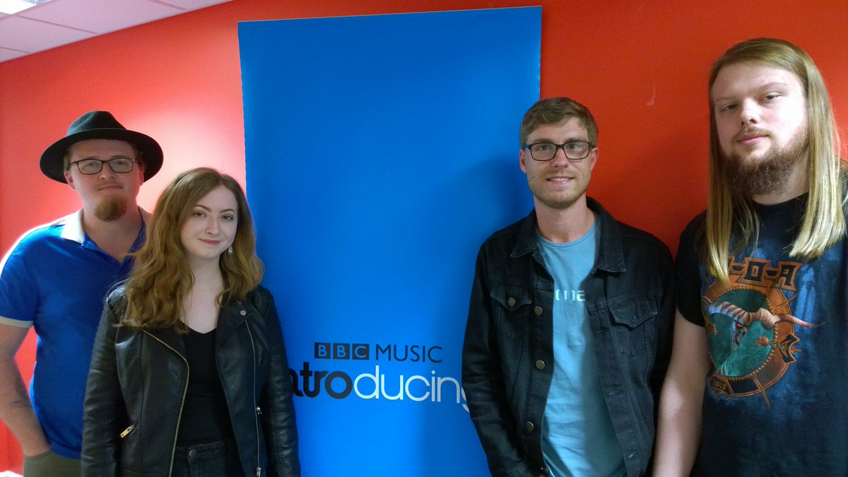 BBCIntroCambs's tweet photo. 🚨TONIGHT AT 9🚨 we catch up with @rafroman to hear his plans for 2019, @CompanySilence join us for #GettingToKnowYou + great music from @AFTEREFFECTUK @lechoesofficial @LonesomeBandUK @MSeriesOfficial @nighttalesmusi5 @JUDVHMUSIC @mrltee @MammothPenguins https://t.co/yGHdff08zo https://t.co/JmWxds4135