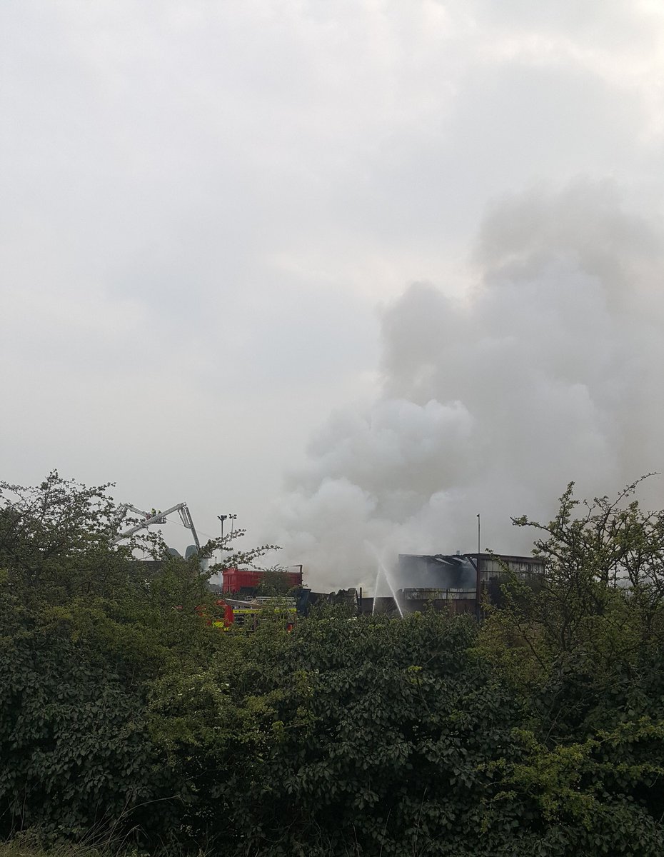 Quite a busy day at the office!!  Essential support from the HVP team <a href="/RedAdair999/">Cameron Best</a> providing water to the fire ground.