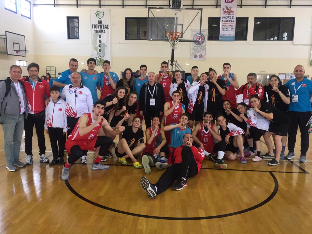 Genç kız ve genç erkek basketbol takımlarımız namağlup şekilde 2019 ISF Dünya Liseler Basketbol Şampiyonası’nda yarı finale çıktı. Yarınki yarı final maçlarında takımlarımıza başarılar diliyoruz. dogakoleji.k12.tr/haberetkinlik/…