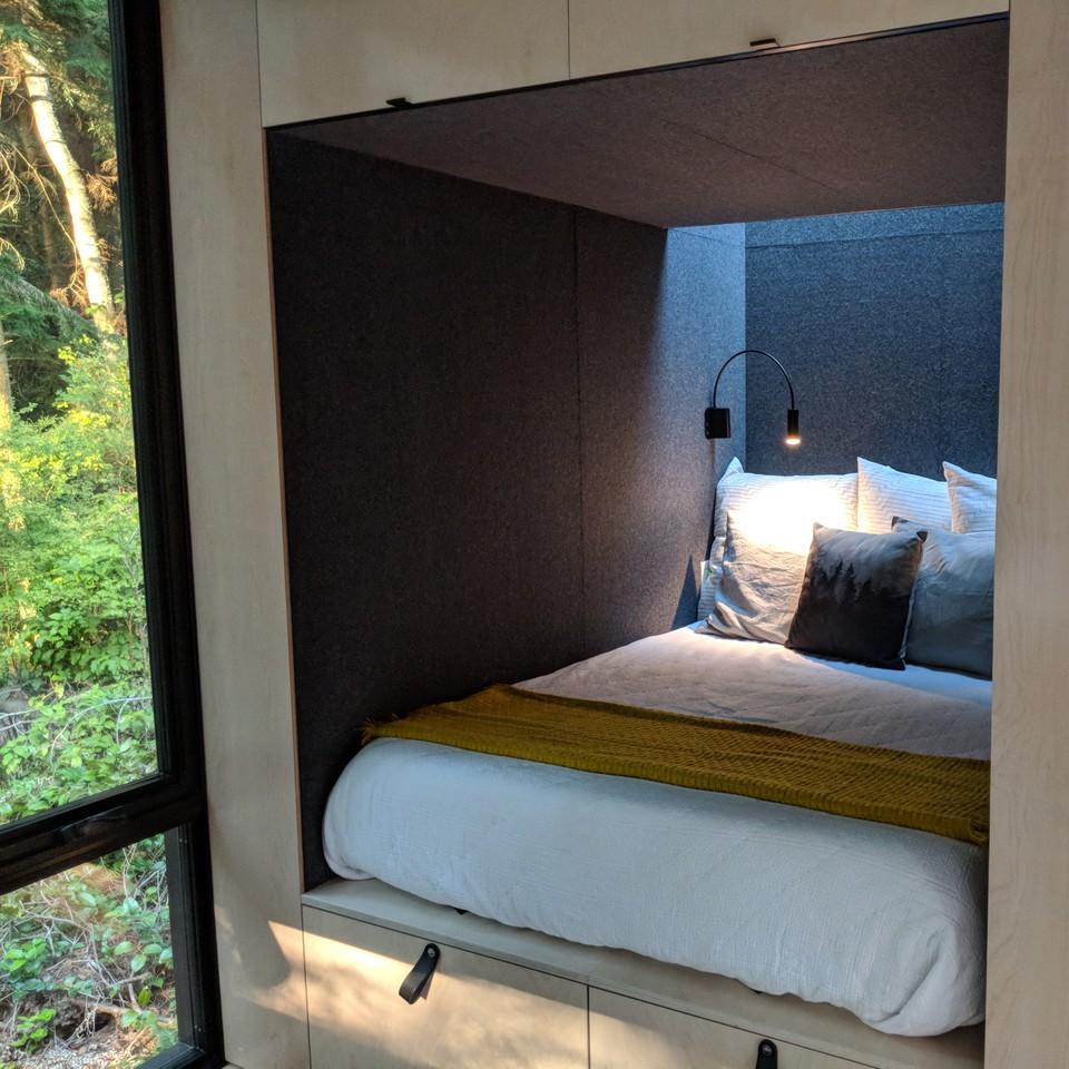 NODEeco's tweet photo. If #winteriscoming, we want to be cozy in bed in this #offthegrid NODE home!
.
.
.
#NODEforGood #LiveRadically #NODENook https://t.co/q1RZPi8xTV