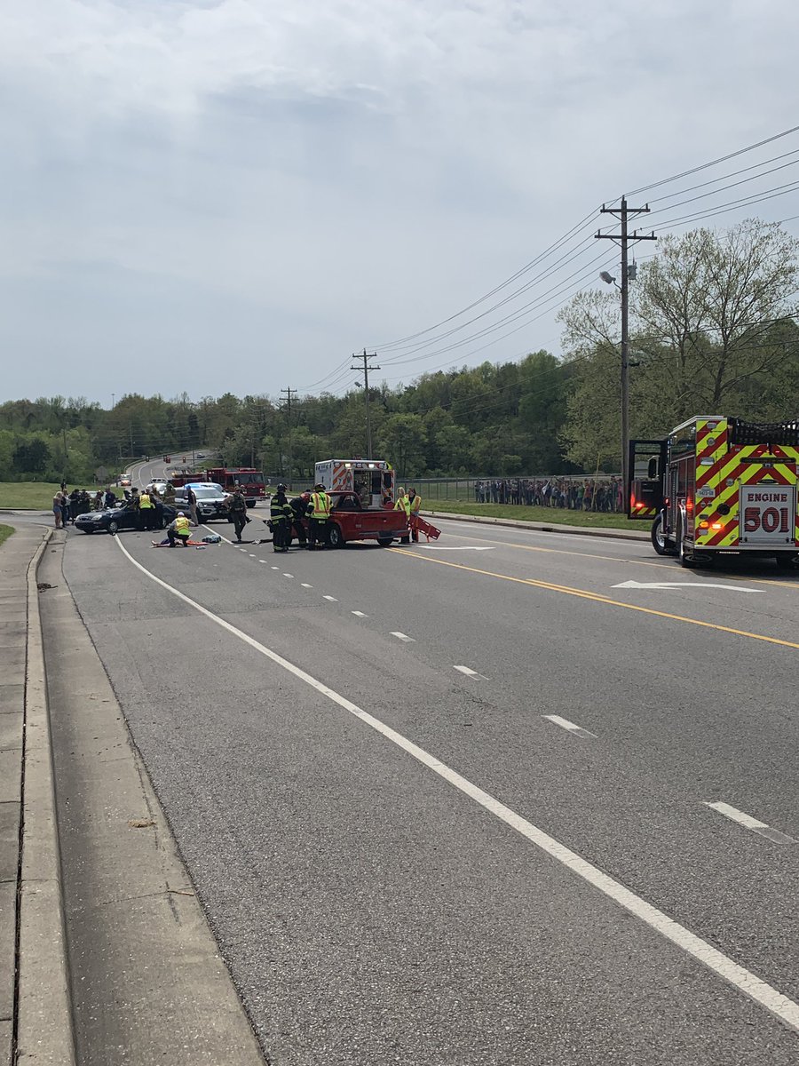 DocRec13's tweet photo. Mock Crash @Harpeth_HS on the eve of our 2019 Prom. We want ALL students to be smart and safe when driving and especially during prom season! TY Kingston/Pegram/Vandy first responders and @HarpethHSCJ @HarpethEMS https://t.co/x2ComRHCFv
