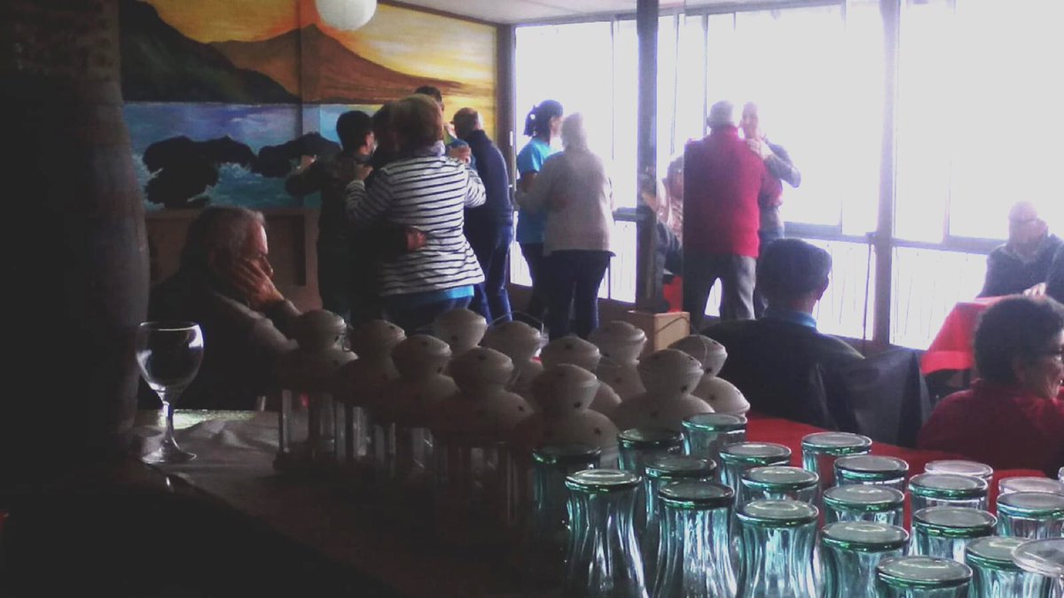 RestElPinito's tweet image. Así vinieron estos abuelitos desde el Centro de Día Acaymo! Ellos sí que saben disfrutar... se fueron de paseo y terminaron de comelona y bailando! 😘 #lavidasondosdias RESERVAS: ☎️ 922367057