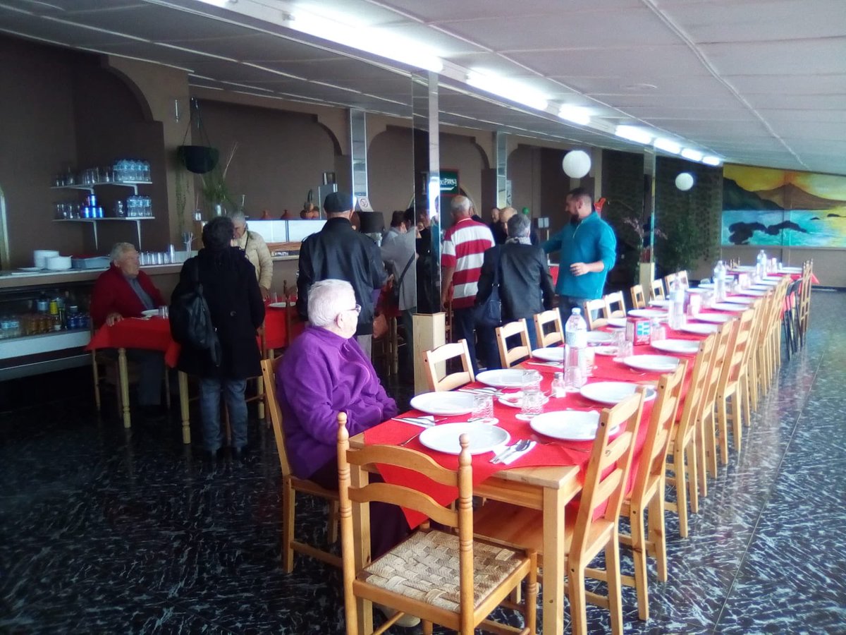 RestElPinito's tweet image. Así vinieron estos abuelitos desde el Centro de Día Acaymo! Ellos sí que saben disfrutar... se fueron de paseo y terminaron de comelona y bailando! 😘 #lavidasondosdias RESERVAS: ☎️ 922367057