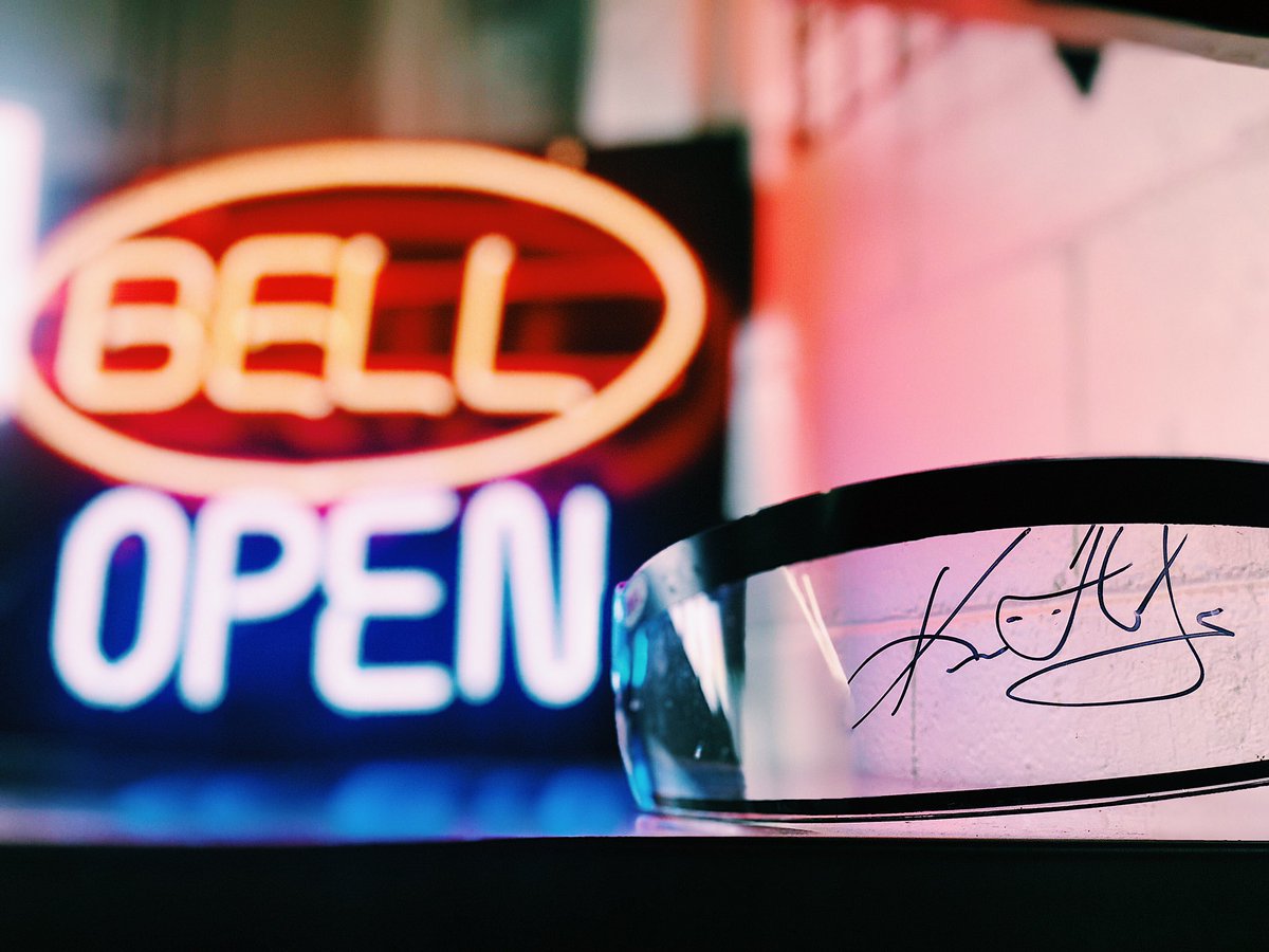 BellRacingHQ's tweet photo. ‼️ SIGNED VISOR GIVEAWAY ‼️

We’re giving away the very visor that @KevinThomasJr wore during his thrilling USAC Midget victory at Kokomo, and it’s signed by KTJ himself!

To win, simply:
🔺 RETWEET &amp; LIKE this post.
🔺 Make sure you FOLLOW @BellRacingHQ.

#ChampionsWearBell https://t.co/M3wflnhT41