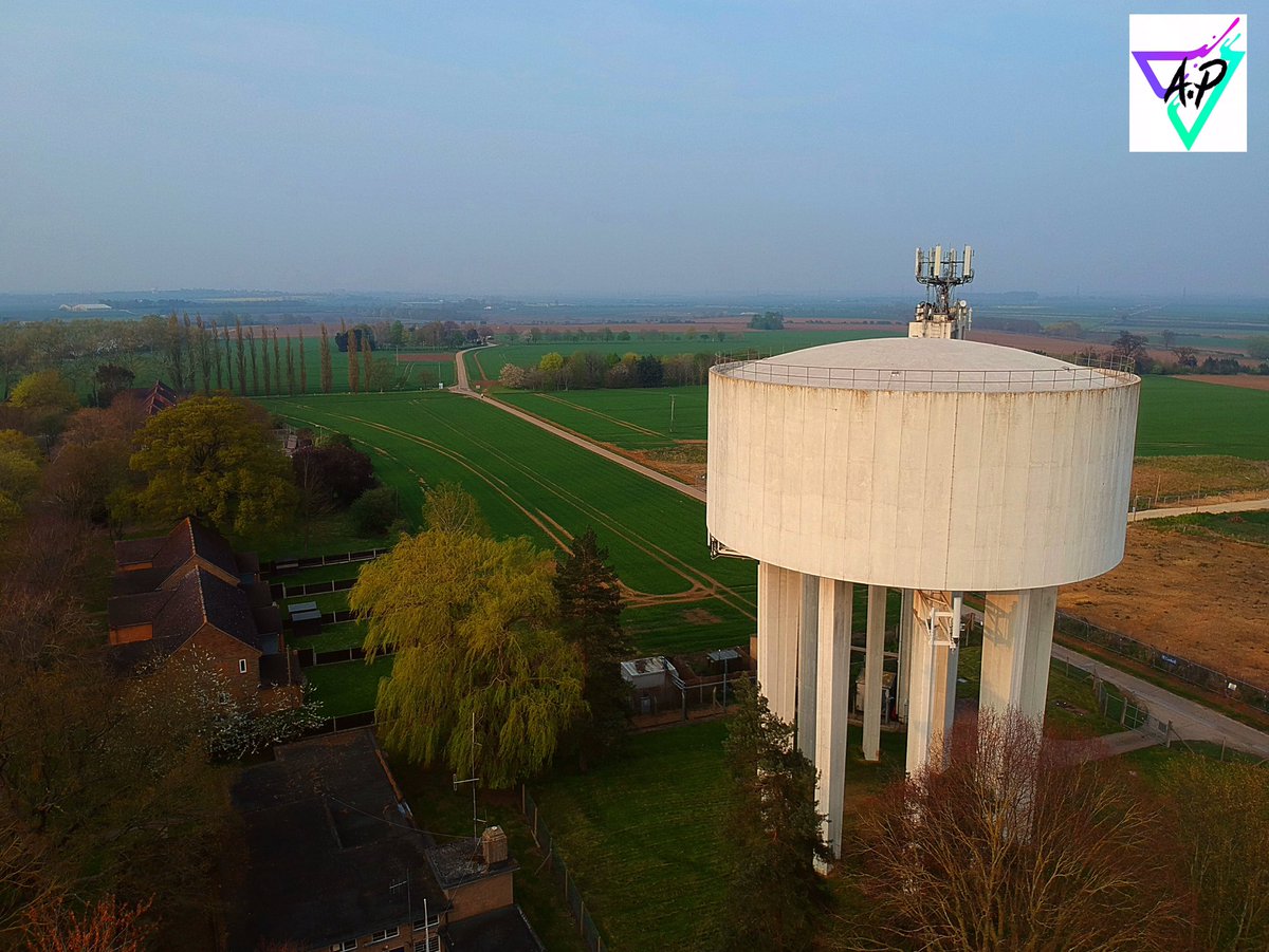 AlienartP's tweet photo. #photography #dronephotography #DJISpark #ely #watertower https://t.co/qRy199a2rZ