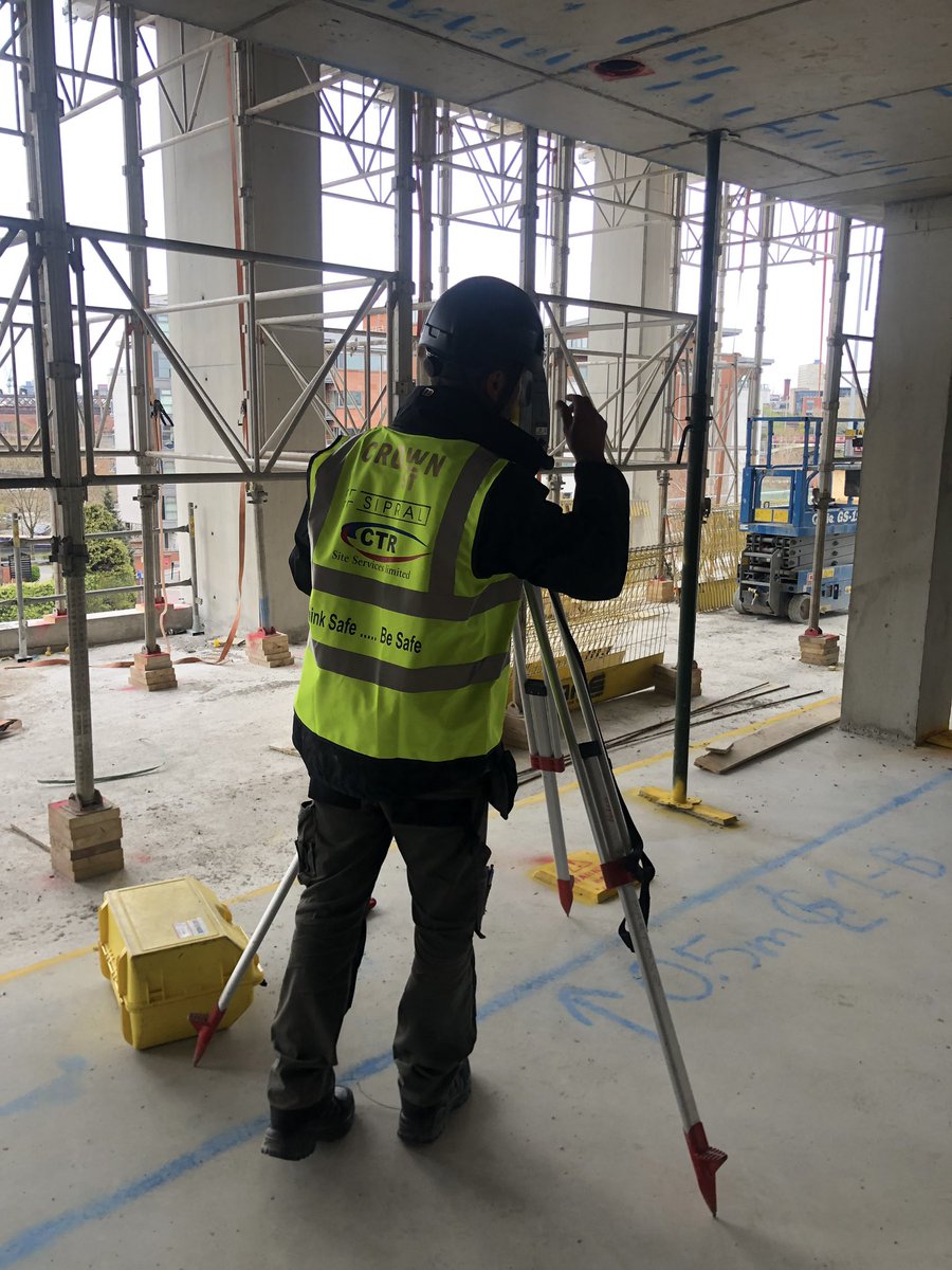 ctrsiteservices's tweet image. Starter track in progress !! #curtainwall #facades #unitised #crownstreet #CTRSiteServices