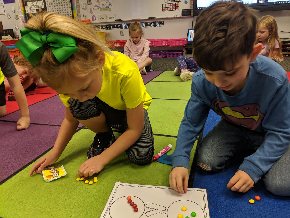 adkinmicteacher's tweet photo. Counting and comparing Skittles candy ...whose is greater? Or less than? Or are they equal? Making a memorable moment! It helps that it tastes good π. @RobinsonPrimary #kindermathrules #RobinsonISD https://t.co/jkU42WyLCm
