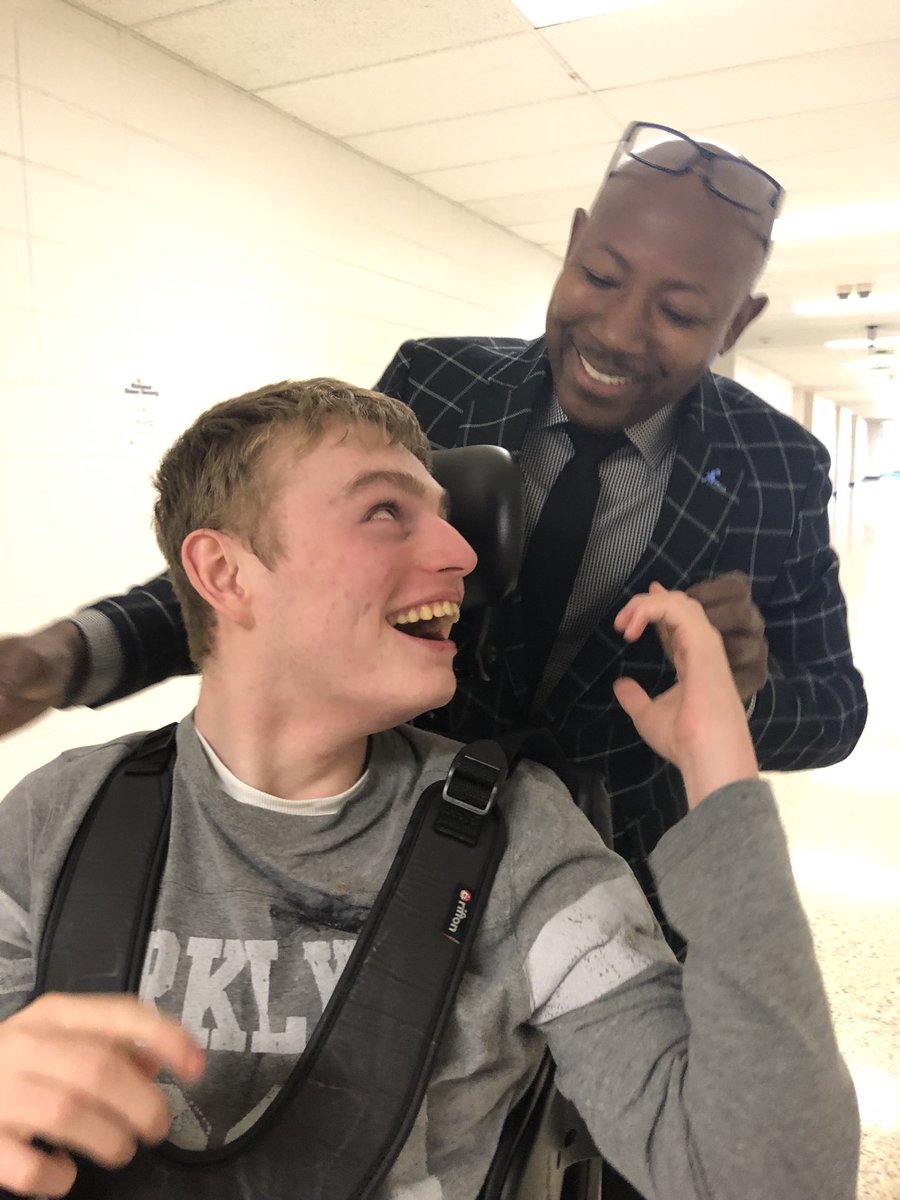 UniquelyHomest1's tweet photo. So proud of our friend, Monsieur Sagnon, for being recognized as Homestead’s Teacher of the Year!! 🥳🎉 #SACSPride #félicitations https://t.co/ETn1kWGOPT