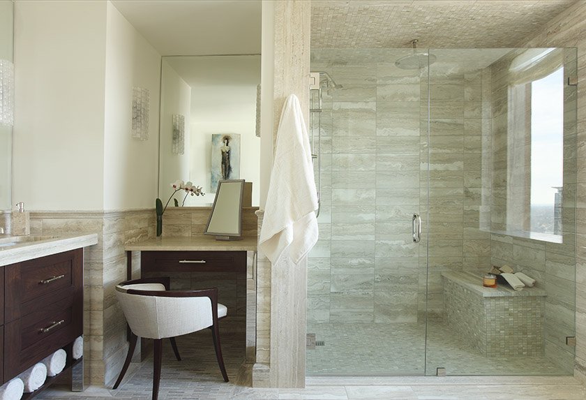 HandDPortfolio's tweet photo. Accented by tones of silver, taupe &amp; brown, a spacious bath boasts #custom mahogany cabinetry by William Oh with chrome accents &amp; travertine floor tiles by @WalkerZanger 

Interior Design: @halehdesign 
Photo: Chris Little Photography

#handdportfolio #top100interiordesigners https://t.co/7vGpzucRKZ