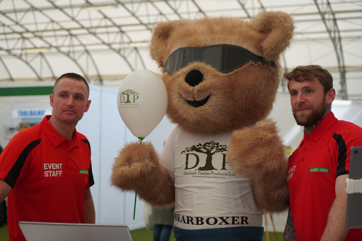 freefoam's tweet photo. Freefoam has had a fantastic day at the @Huws_Gray Giant event today, with our sales team @FreefoamRob, @freefoamsimon and @Carl_Freefoam. A great turnout with loads of guests, and rugby star @samwarburton_ too. https://t.co/Xd6t4Dd1le