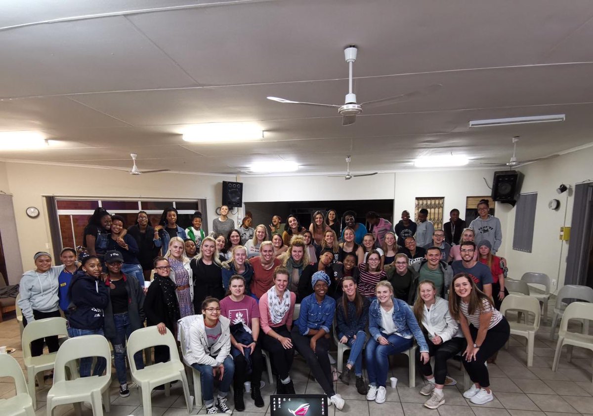 Thianejansen_vn's tweet photo. Homecell Harvest was a huge success!π₯Look at all these students coming together to worship God and draw close to Him! We are so thankful for our leaders @Louisholtz @LiznaHoltz @MaristaBarnard for teaching us how to fulfill our mission. The best is yet to come! #CRCPotch https://t.co/JzmTonTEEu