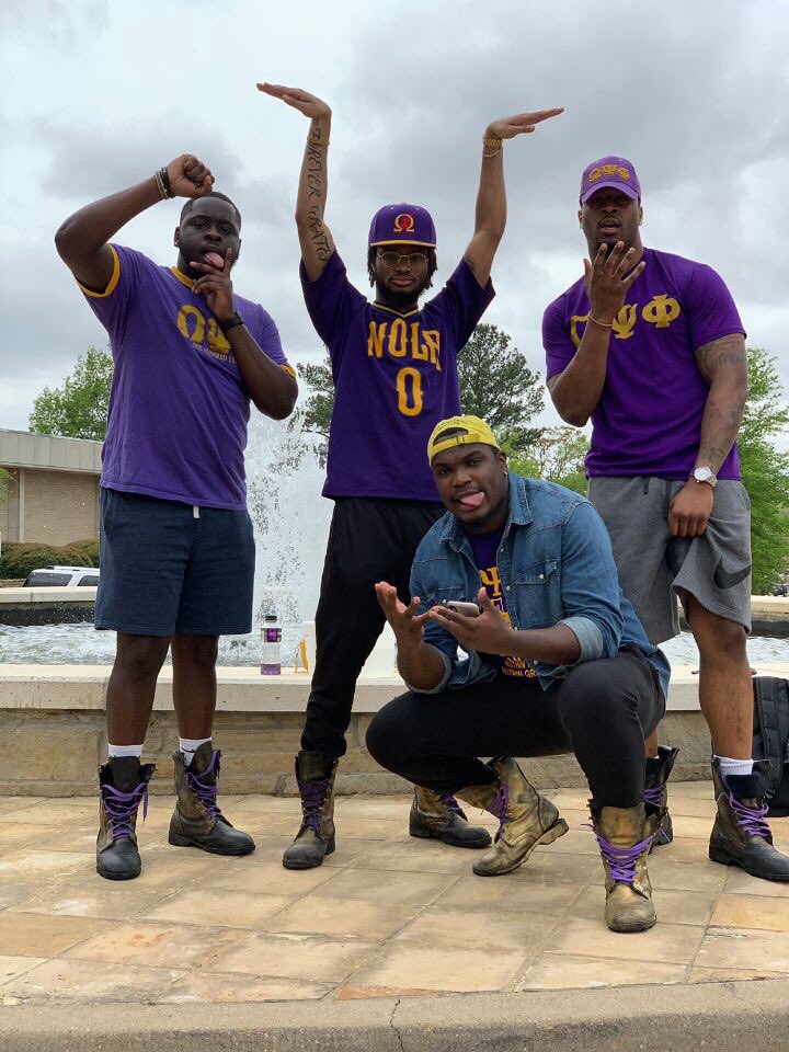 AZ_Ques's tweet photo. Coleman Kids. 💜❤️ https://t.co/qyeLwaORrN