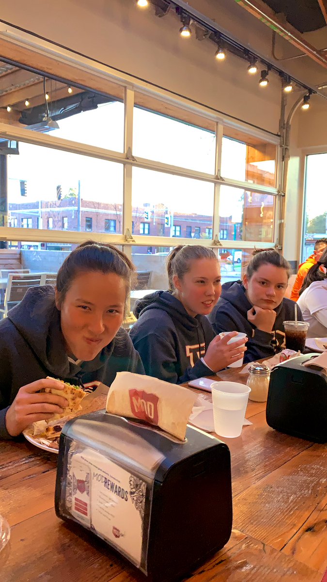 BHS_Softball206's tweet photo. 🥎Game Day!!!

📆 4/17/19
⌚️4:00pm
📍Lower Woodland #3
🆚Bainbridge

It’s SENIOR DAY!!! Come out and see @elenamilam for her last go on #Field3!!! We have something special planned post game as well 👀

#GoBeavs #ElenaDay⚽️🥎 #SetTheTONE #WeGotUS #Family1st #BallardPride https://t.co/EA0RBCFFZQ
