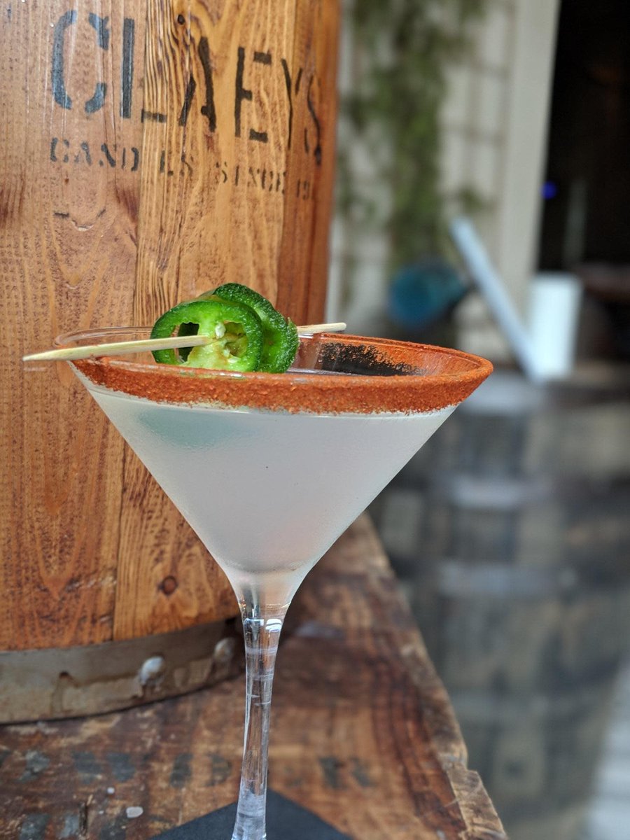 HamiltonKitchn's tweet image. Heat up your week at your favorite patio bar at The Hamilton Kitchen! Our Jalapeno Peach Uptown Margarita has your name on it! 🍹