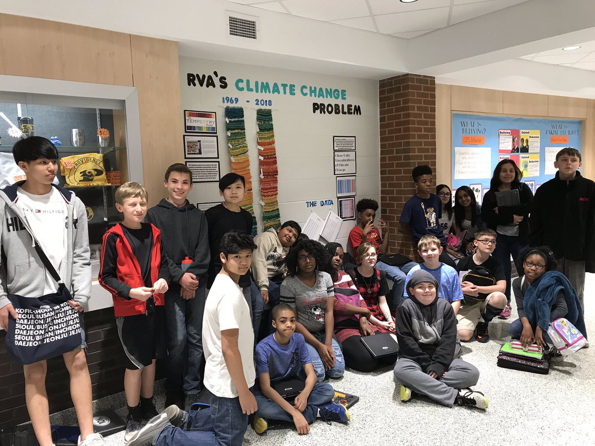 nicoleandwill's tweet photo. So proud of our #ClimateChange #tempestry project! My STEAM students each weaved a months worth of temp data which we put together to show the difference. A lot has changed in 50 years! @boyerweather #datavisualization #buildingthebestprovidence @PVMSRams @scienceCCPS https://t.co/pgXZnXQzE6