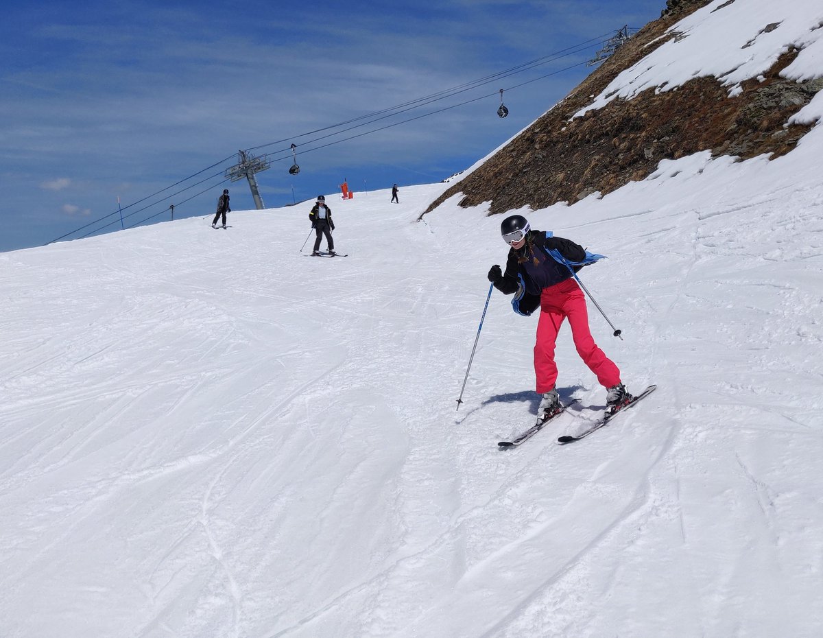 bas_sport's tweet photo. A few pics from skiing with the beginner group this afternoon, they have made amazing progress in such a short space of time https://t.co/4NrVrgDyr1