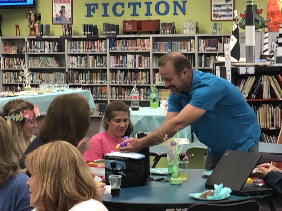 MrsConklin11's tweet photo. Easter Egg Hunt for our teachers today @UnionvilleES_NC Lots of fun and lots of smiles! #comeonspringbreak https://t.co/AoKlNxytvP