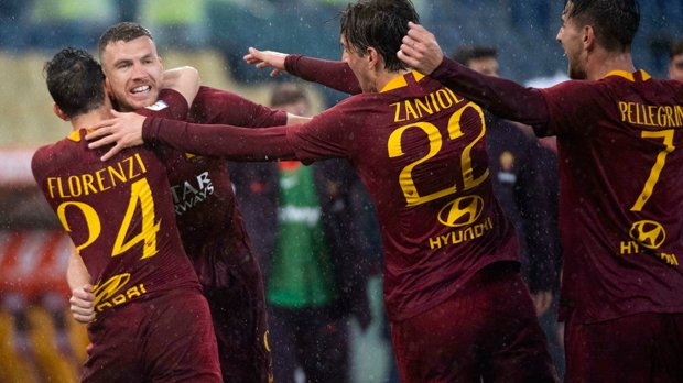 CP24's tweet image. Italian soccer club AS Roma 'bans' its players from appearing in photos with Drake, claiming he's unlucky cp24.com/sports/italian…