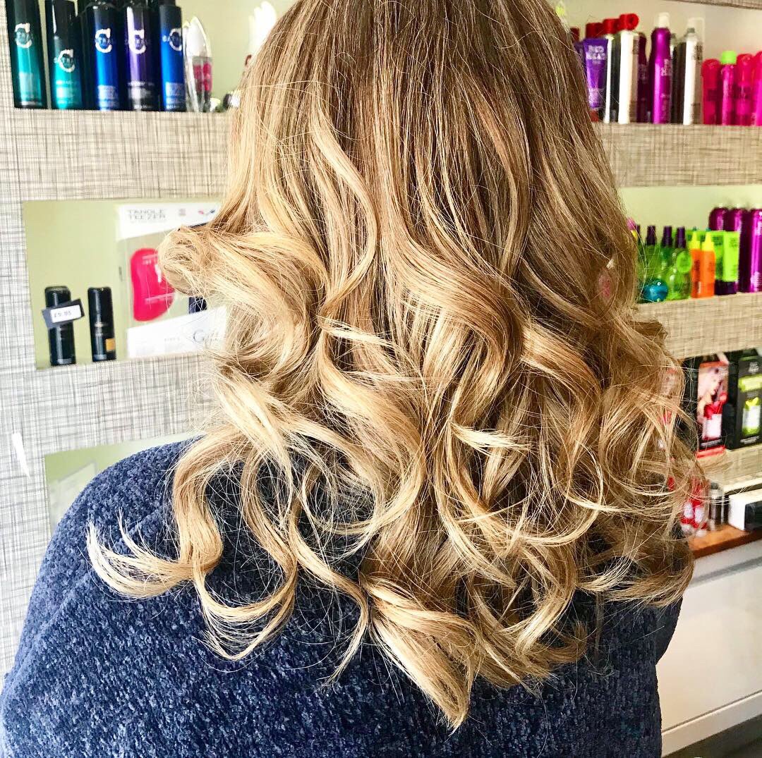 FatalAbydesign's tweet photo. Curly Wurly Wednesday 💛 Today Jordan at @TownOfSudbury worked her magic on her client’s grown-out #Balayage, adding #Babylights &amp; Freehand Colour followed by a @TIGIPro SOS Booster Treatment. https://t.co/dzXyYhSb77