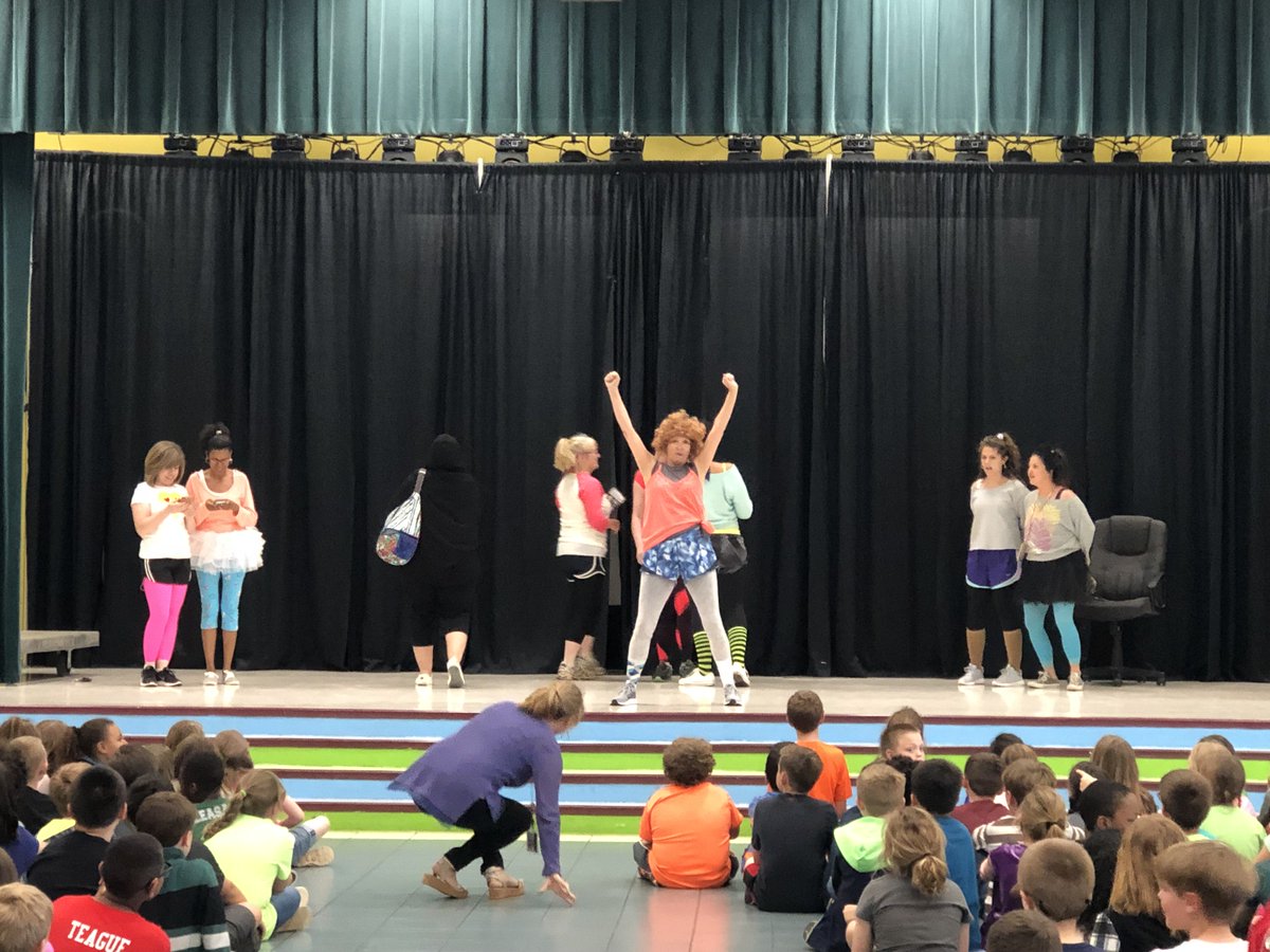 hrznes's tweet photo. Horizon teachers don't miss a beat. Energizing students for testing next week. #horizonrocks #mcslearn https://t.co/ldEnOF4QUu