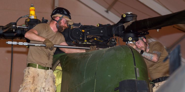 Opinion | Beards and bare legs: This is no longer your grandfather’s military #cdnpoli bit.ly/2UsCGeI (subs)