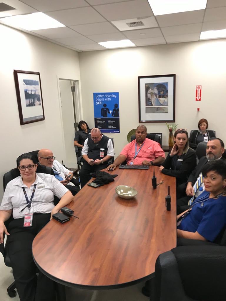 DavidSuarezSJU's tweet photo. @weareunited @OJCordova1028 @PataneJimena #beingunited watching the earnings live! https://t.co/ZJH9OQn2t4