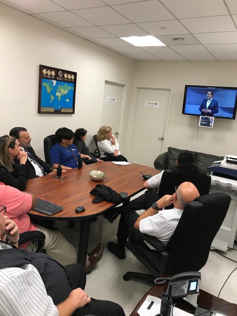 DavidSuarezSJU's tweet photo. @weareunited @OJCordova1028 @PataneJimena #beingunited watching the earnings live! https://t.co/ZJH9OQn2t4
