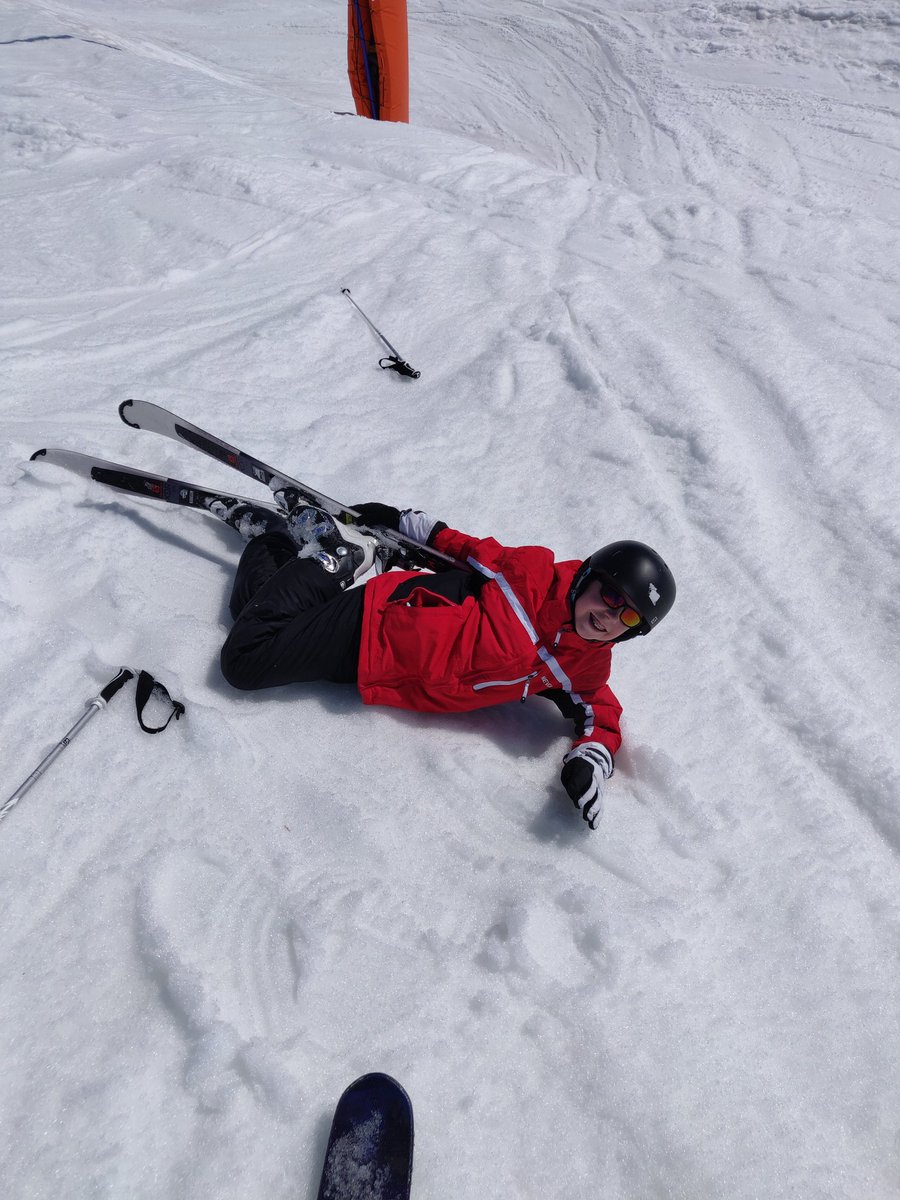 bas_sport's tweet photo. A few minor falls is all part and parcel of learning to ski..... Should probably have helped them up rather than take a photo!! https://t.co/gI1DyX0acR