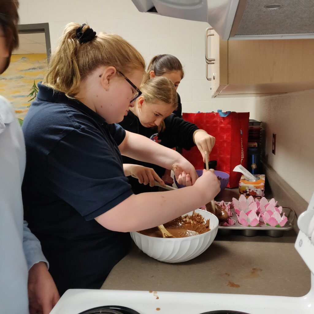 MsSultana6's tweet photo. ...oh what fun!! Having a great time in the kitchen, problem solving, using our math skills and building positive relationships!! #friendship #easter #baking https://t.co/BMNAre0bZB