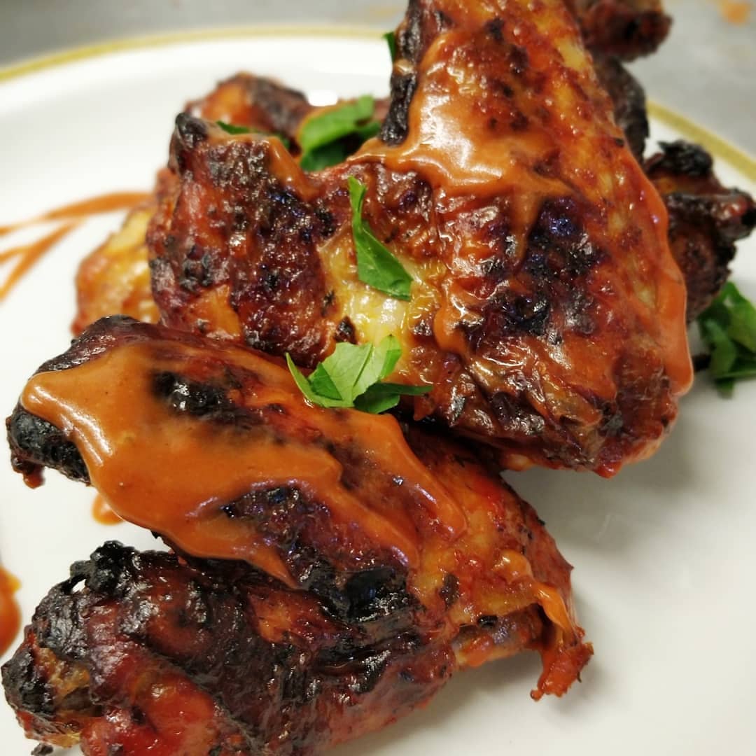 Food4Pro's tweet photo. Buffalo chicken wings ๐๐ OVEN Roasted and tossed in homemade buffalo hot sauce ๐ถ๏ธ๐ถ๏ธ๐ถ๏ธ๐ถ๏ธ
.
.
.
.
.
#chicken #fats #0protein #bbq #buffalo #wings #fingerlikinggood @WaspsRugby GAURAV ABBI (Food4Pro Ltd.) #food4pro #food #chef #foodie #foodporn #cheflife #instafood #chefsofinsta https://t.co/mJTCuXBzjG
