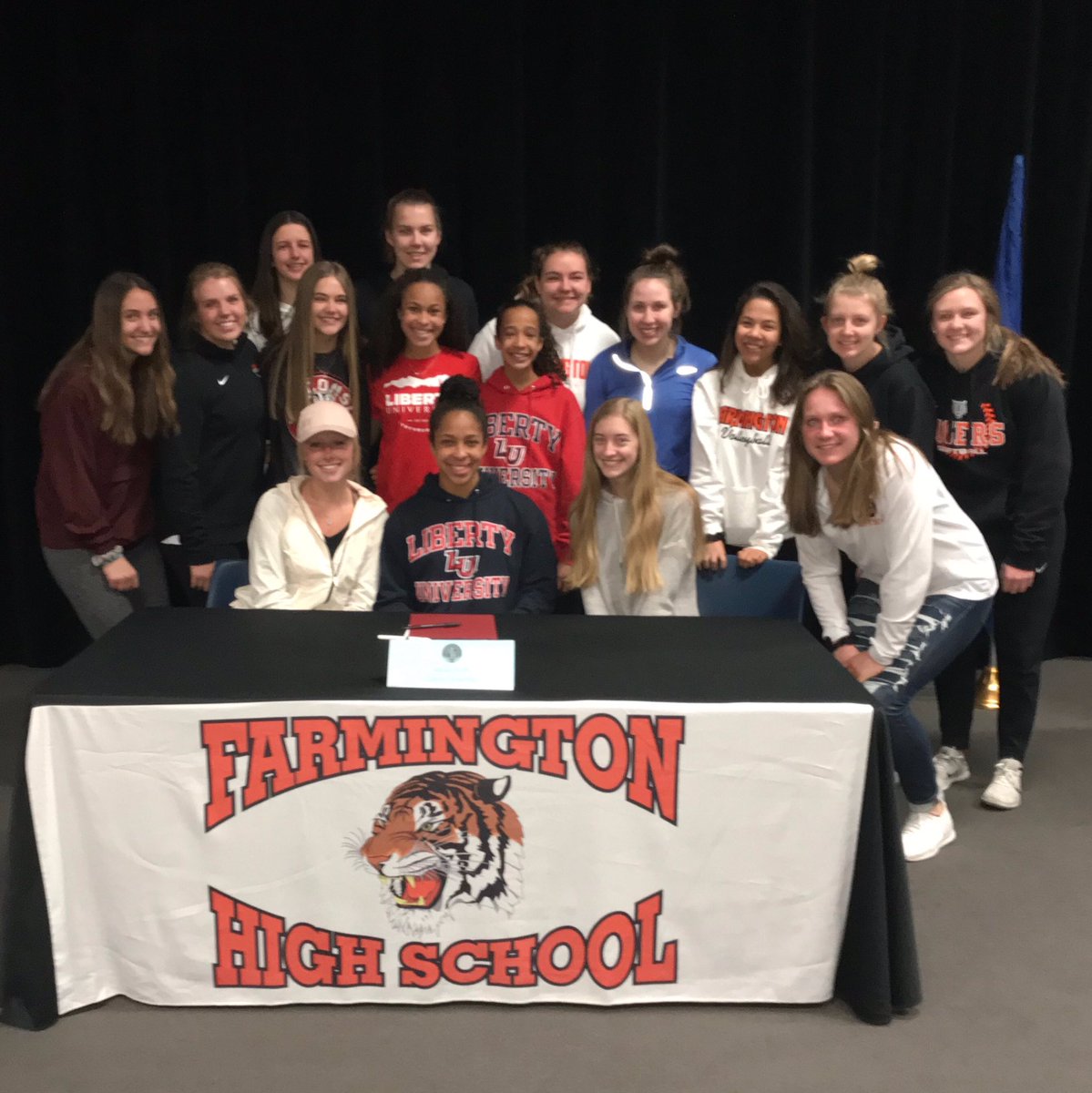 _FHSTRACKFIELD's tweet photo. Congrats Myiah, we are so proud of you and what you have accomplished. Liberty is gaining an awesome person, athlete and teammate. https://t.co/UXoHkdKyZH