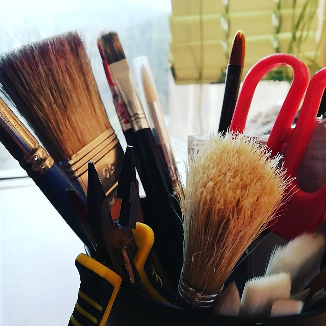 lallag88's tweet photo. #setdesigner #costumedesign #scenografia #costume #attrezzeria #allestimento #teatro #creando #painting #colors #colori #strumenti #workinprogress #instagood #me https://t.co/zQAyHzY7j0