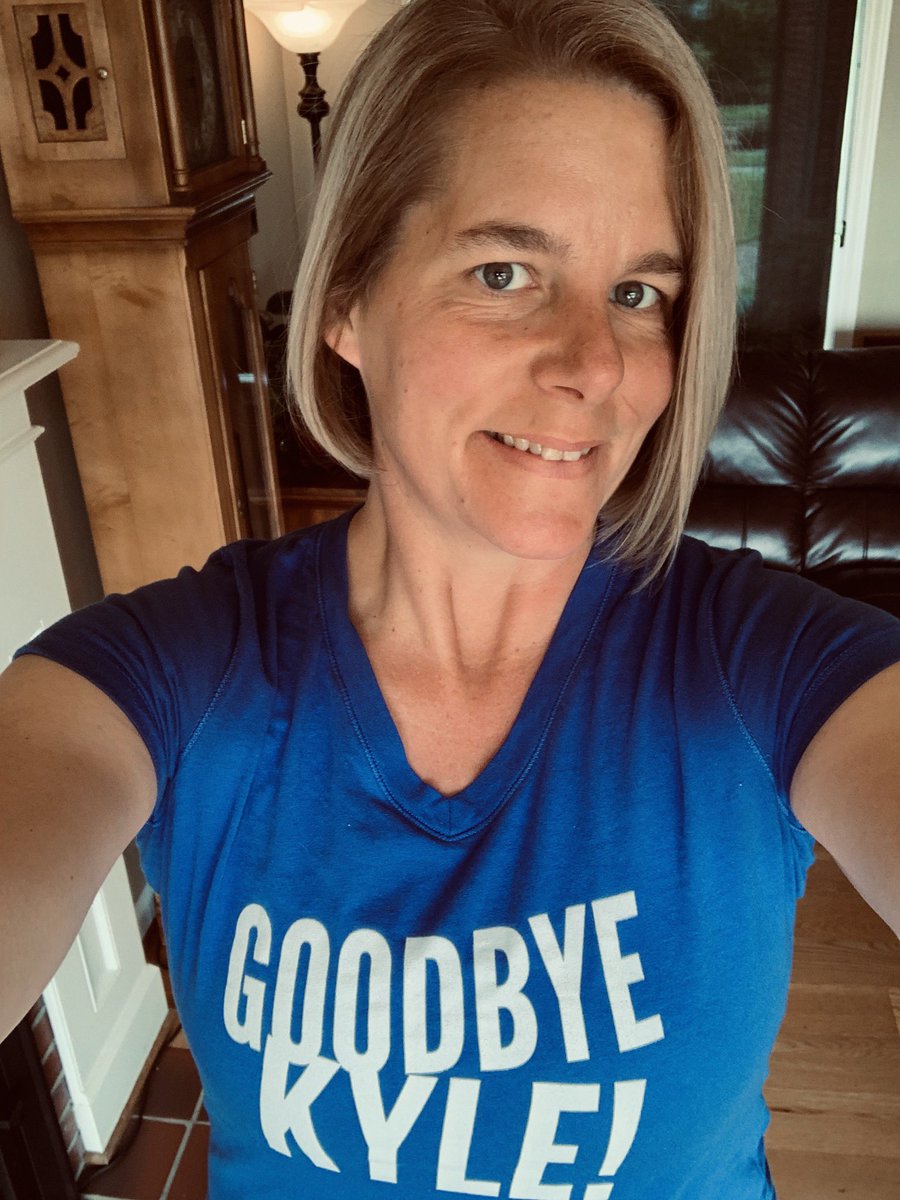 WSeattleSteph's tweet photo. This shirt is everything. ❤️❤️❤️
@WhatCrappens @KyleRichards
#goodbyeKYLE #RHOBH https://t.co/uUqFpAG29p