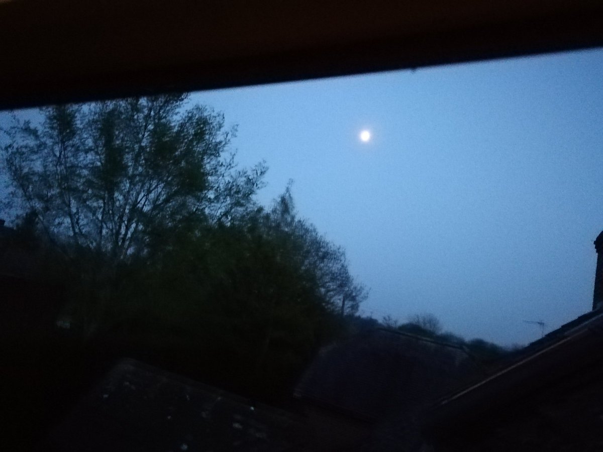 Pretty moon tonight in the #leicestershirecountryside