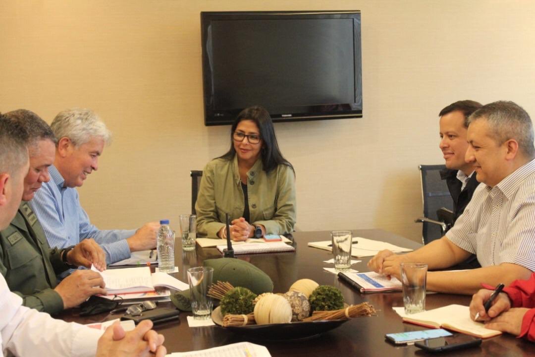 delcyrodriguezv's tweet photo. En atención a lineamientos d  Pdte @NicolasMaduro sostuvimos reunión con el nuevo Ministro del Poder  de Alimentación MG Leal Telleria a fin de revisar planes estratégicos q permitan garantizar los alimentos al pueblo en esta nueva etapa! La milicia jugará papel fundamental! https://t.co/82yAbNcIsn