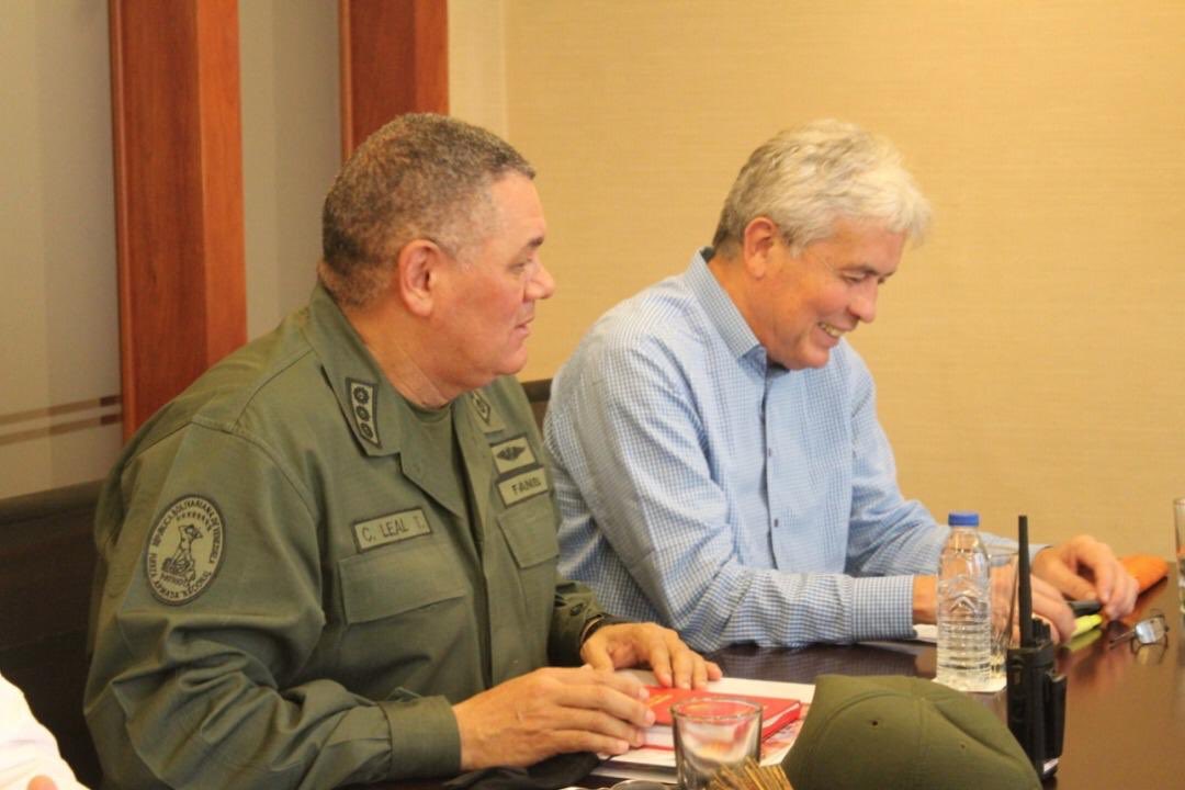 delcyrodriguezv's tweet photo. En atención a lineamientos d  Pdte @NicolasMaduro sostuvimos reunión con el nuevo Ministro del Poder  de Alimentación MG Leal Telleria a fin de revisar planes estratégicos q permitan garantizar los alimentos al pueblo en esta nueva etapa! La milicia jugará papel fundamental! https://t.co/82yAbNcIsn