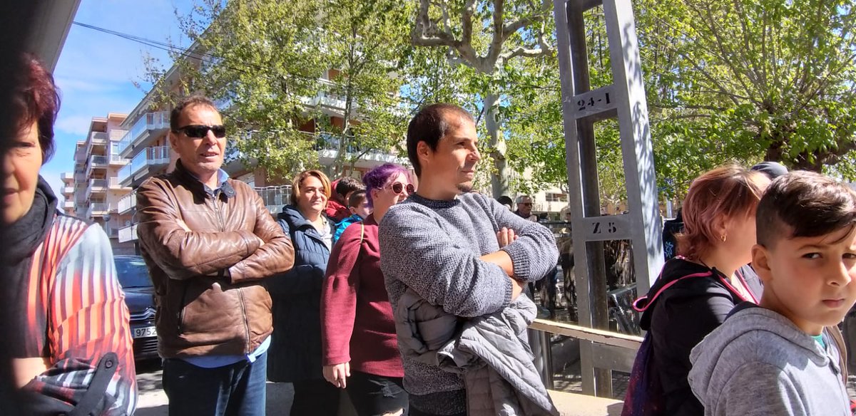 Ivan_Sanz_'s tweet photo. 🔝Estan sent uns dies força intensos.
🚈 Recordatori del dia 6, defensant amb els companxs de l'Assemblea de Cambrils el transport públic del territori. @AsdeCambrils
#Pdfcamp #PTP #EcologistesEnAcció
#greenpeace #Gecom https://t.co/2HIWYqeMcr