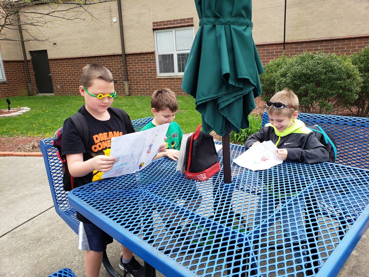 Mrs_Corlette's tweet photo. Reading in the courtyard!! @EdgewoodPrimary https://t.co/U7kzB6V5gL
