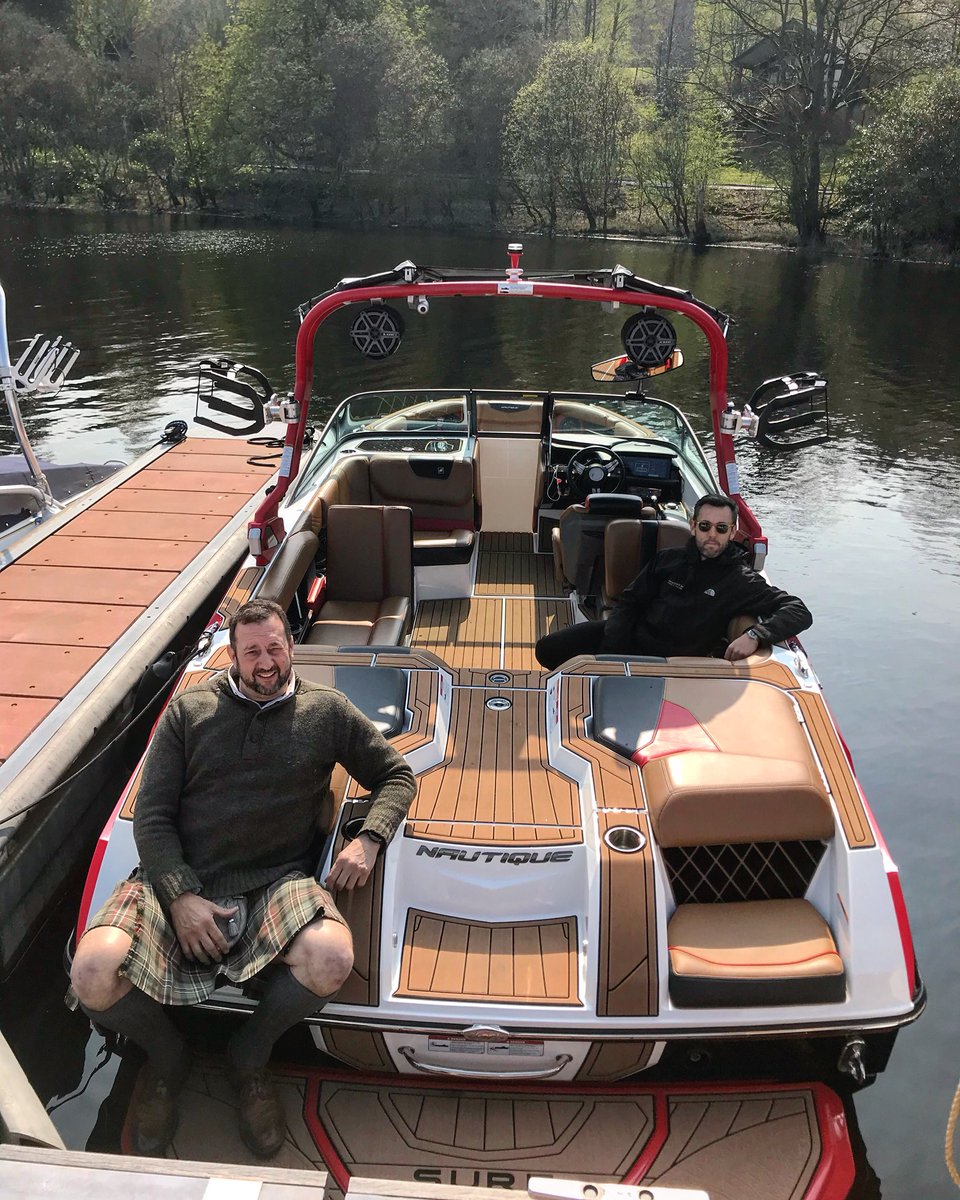 Scotland4x4's tweet photo. What crackin’ day today for a Full Day Adventure. Off road driving, lunch, then onto our speedboat for a fantastic tour of #LochLomond. We even got to enjoy some of the sun too. Photos to follow soon. https://t.co/0mqhS81AZ0