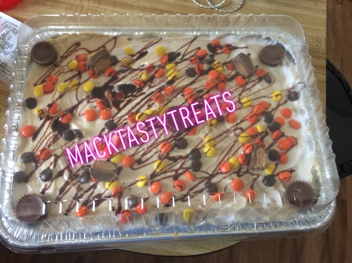 StornerPrincess's tweet photo. #MackTastyTreats #reeseepokecake #northcarolina #hkync #foodblogger #foodporn #ilovetobake #pokecake #reesee https://t.co/FOWyvvolRi