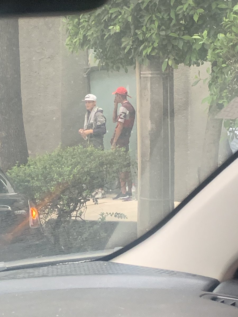 <a href="/SSP_CDMX/">@SSP_CDMX</a> estos “morros” limpia parabrisas siempre “trabajan” en la esquina de Algeciras e Insurgentes Sur colonia Insurgentes Mixcoac, el problema es que siempre se la pasan “moneando” y molestando a automovilistas y mujeres, les encargo por favor!