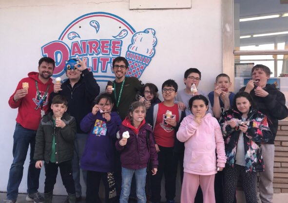 RobartsSchool's tweet photo. Well-deserved ice cream treats after the swim meet in Brantford! #thanksAmethystschoolcouncil https://t.co/he8TCUe7PF